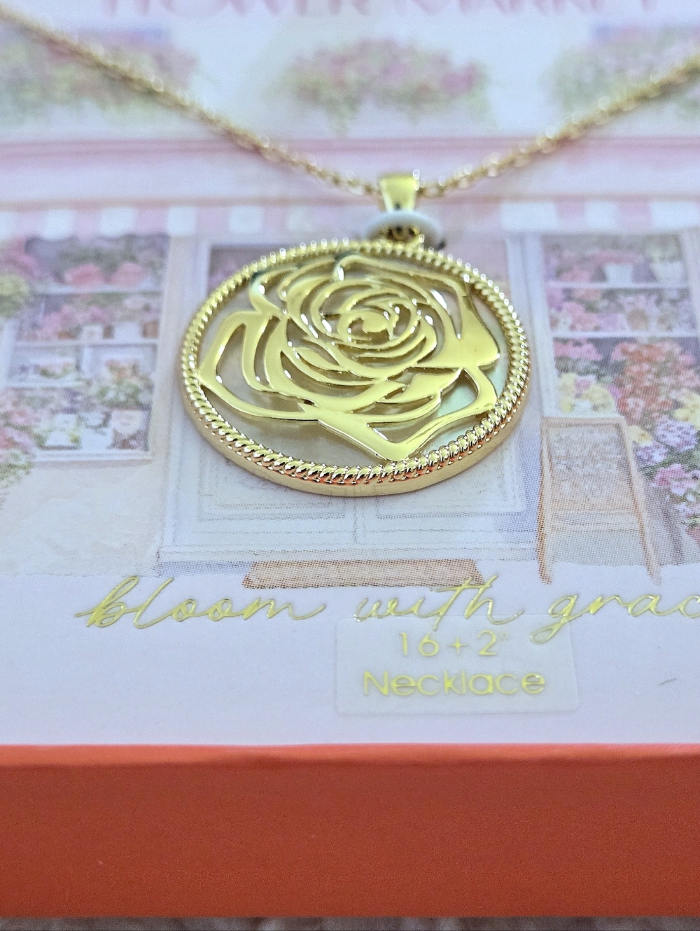 Mia Sarine Rose🌹 Cutout✂️ Pendant Necklace - NIB - Picture 15 of 15